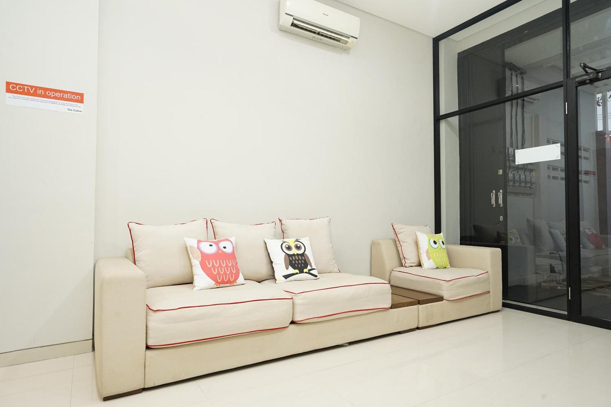 Super Oyo Capital O 449 The Colins Hotel Keputih Exterior photo
